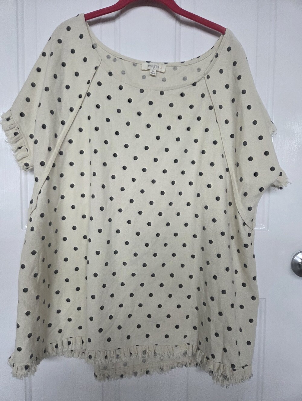 UMGEE 1x Polka Dot Fringe Short Sleeve Top - Cream/Black trendy
